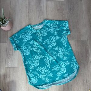 Crown & Ivy women’s resort, casual relaxed fit size Medium blouse